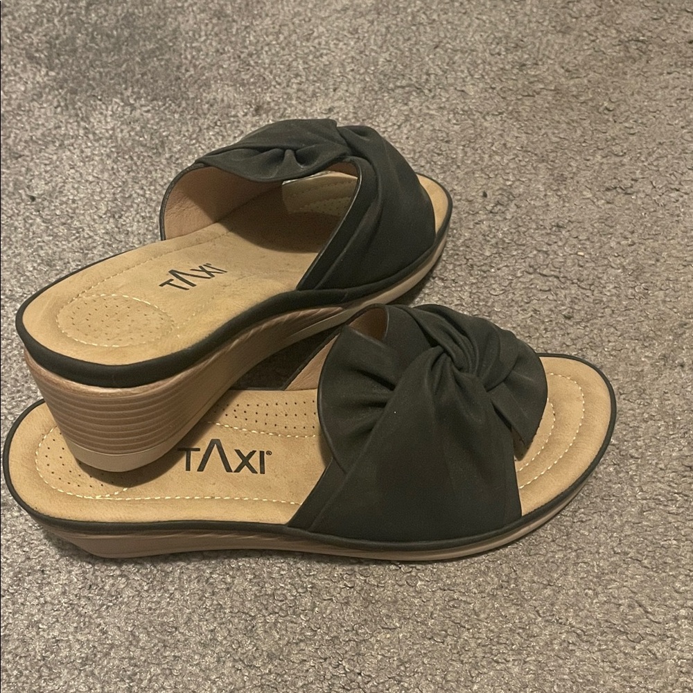 Taxi Women's Black Knotted Mules